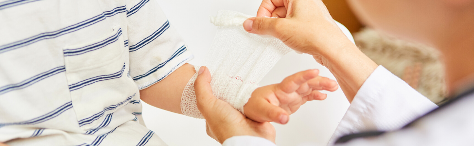 An urgent care provider treating a patient.