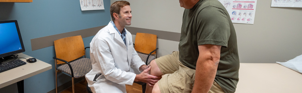 Dr. Lammli with knee replacement patient